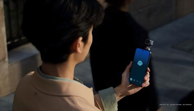 荣耀Robot Phone，图源荣耀官方微博