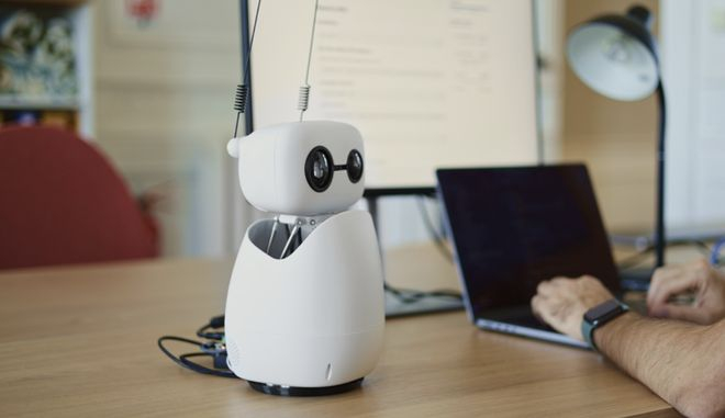 开源机器人项目 Reachy Mini 上｜图片来源：Reachy Mini