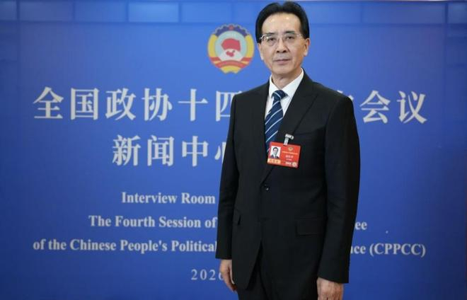 全国政协委员、四川大学杰出教授徐玖平。受访者供图