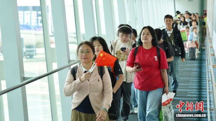 深圳机场迎接迪拜复航首批抵深同胞。深圳机场供图