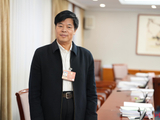 专访全国人大常委会委员郑功成：给高龄农村老人涨养老金，是对年轻农民参保的正向激励