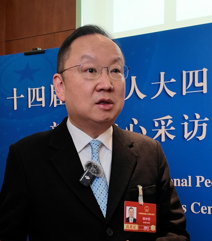港区全国人大代表、香港立法会议员陈仲尼接受采访。中国网记者 吴亮 摄