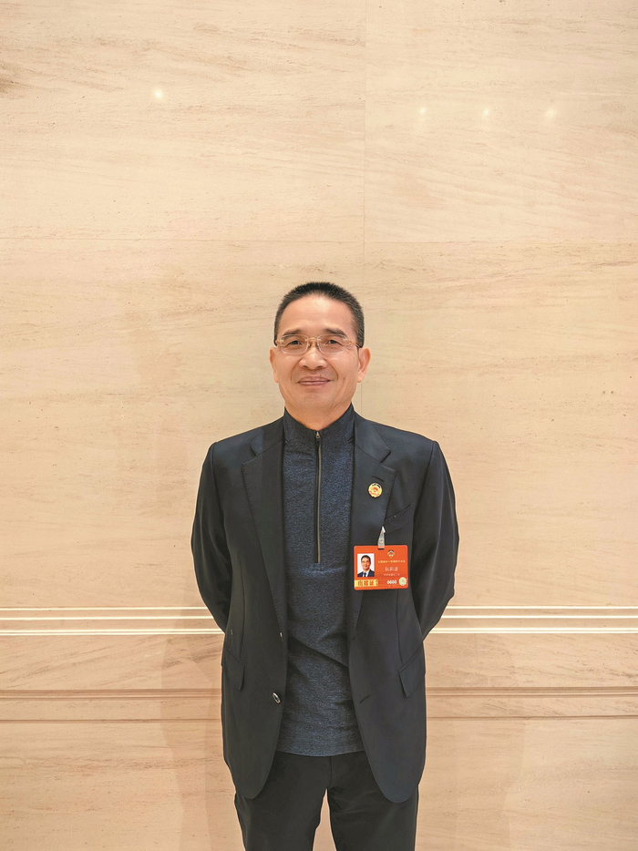 全国政协委员、国网上海市电力公司二级顾问阮前途。