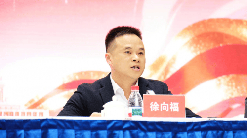 ▲万家丽家居建材广场、家居生活广场总经理徐向福先生致辞