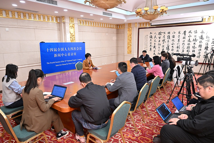 3月10日上午，宁夏代表团在驻地举行新闻发布会。