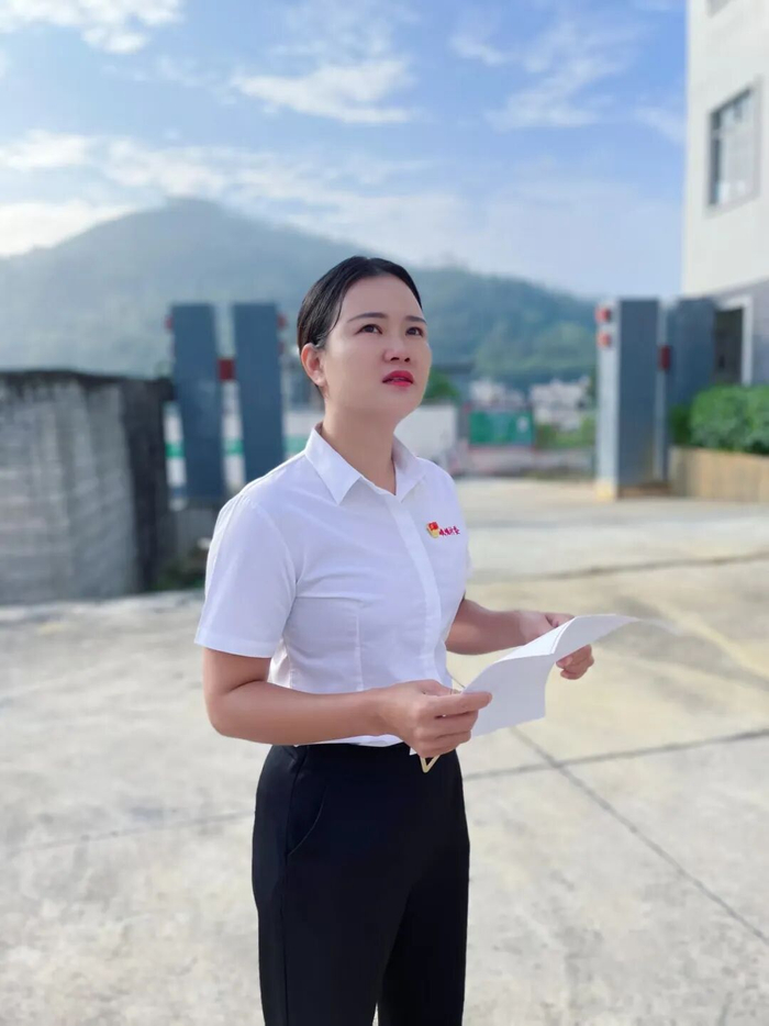 ·工作中的李春燕。（受访者供图）