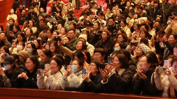 越剧《苏东坡》宁波场座无虚席。 浙江小百花越剧院