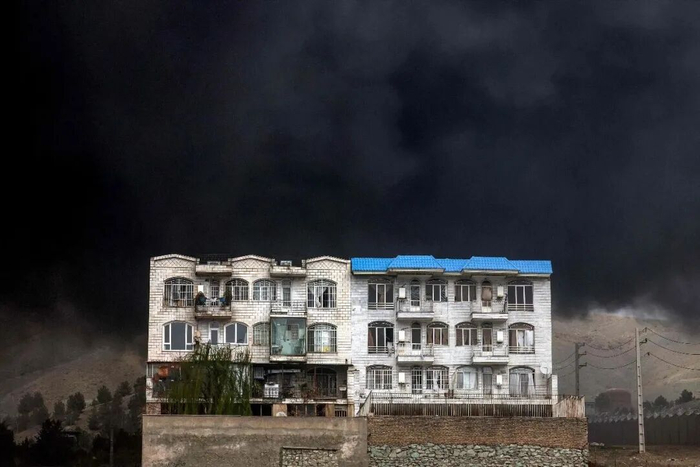 “黑雨”现场图