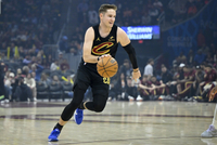 今天抽到鬼牌！梅里尔6中1仅得2分 三分5投0中&amp;垃圾时间上篮破蛋