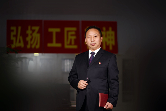 全国人大代表、东风商用车车辆工厂特级技师、首席技能师王建清。