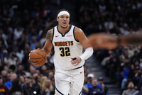 一人打一队！阿隆·戈登背身扣篮&amp;7分钟砍19分 雷霆全队17分