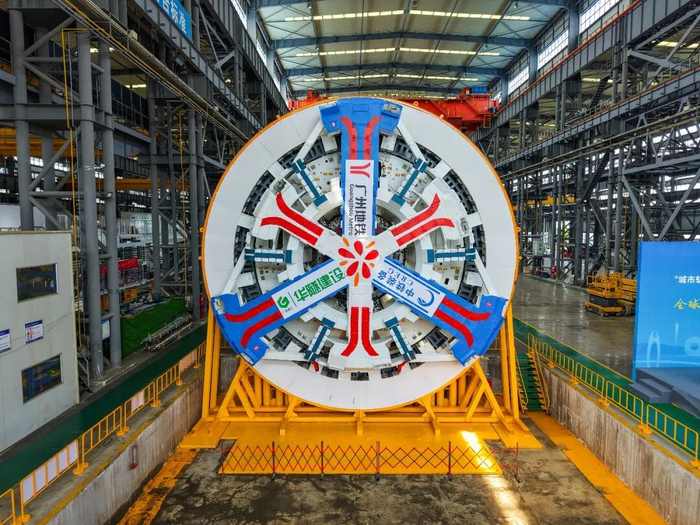 全球首台原位可变径盾构机“变径一号”