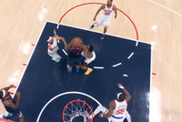 很坚决！伦纳德强攻造杀伤 尼克斯挑战成功改吹前者进攻犯规