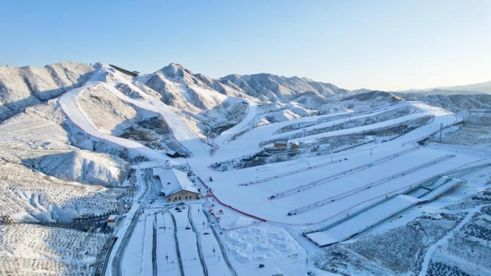 图：内蒙古马鬃山滑雪场