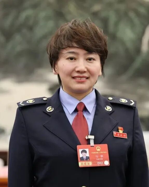 全国人大代表、银川市金凤区税务局第一税务分局党支部书记 马丽