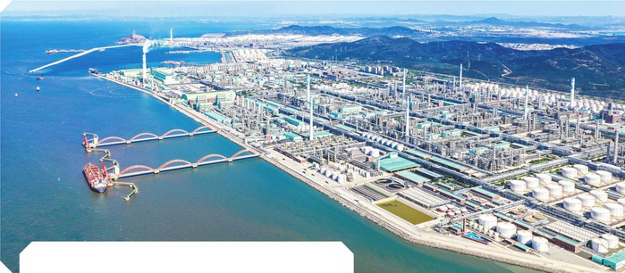     ①恒力石化（大连长兴岛）产业园。 本报特约记者 王华 摄