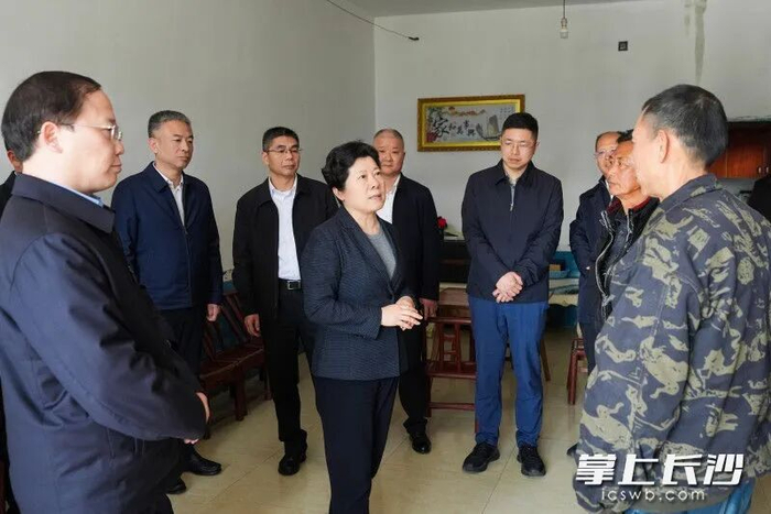 3月10日，省委常委、市委书记吴桂英在浏阳市下沉一线接访，了解当地村民饮水困难情况。