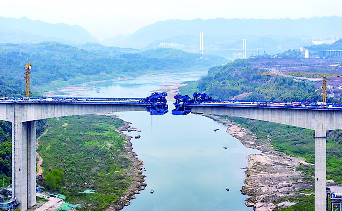     宝山嘉陵江大桥施工现场