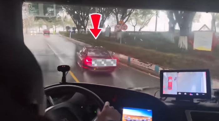 私家车低速行驶阻挡消防车通行。图源：广东消防