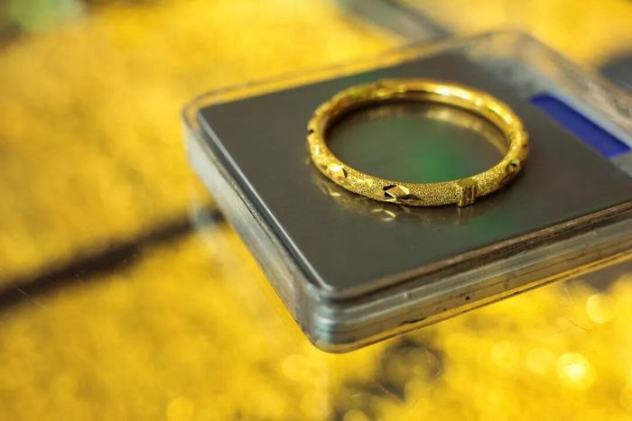 黄饰进入二手市场会造成资金折损 / 图源：新华社