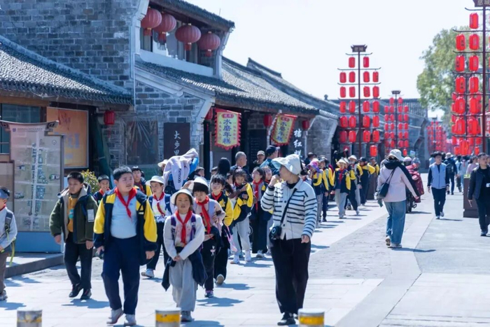 资料图：孩子出游。慈城供图