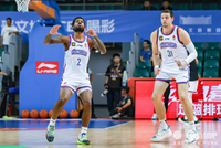 双外援真猛啊！大卫·詹姆斯&amp;哈姆雷特半场合计20中12轰下35分