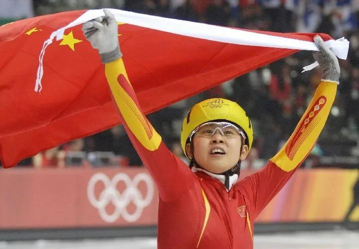 2006年2月15日，王濛在意大利都灵举行的冬奥会短道速滑女子500米决赛中以44秒345的成绩夺得金牌。