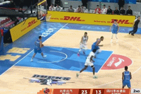 逐渐适应！麦基首秀半场出战9分钟 5中2拿到4分2助1帽