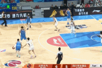 势大力沉！陈盈骏送抛传 周琦腾空暴起力压防守双手炸扣