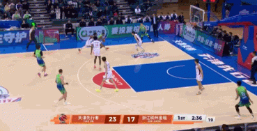 面对旧主！赖俊豪首节3记三分球已经11分打停浙江