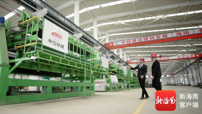 中国铁建公司装配式建筑构件生产车间。临高金牌港开发区企业服务中心供图