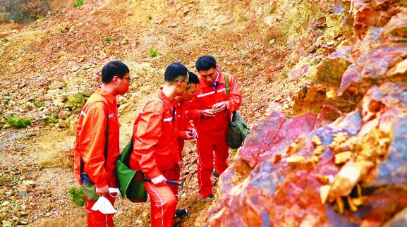 六队在山东乳山市崖子镇西涝口村探获一处大型金矿床。 山东省地矿局 供图