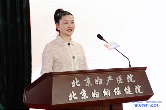 图注：浙江珀莱雅公益基金会理事长方爱琴