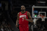 杜兰特：如果对手要三个人包夹我 我应该更多地牺牲自己！