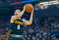 活力十足！布劳恩10中8贡献19分4板3助 三分4中3