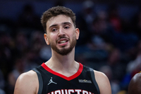 在场上干嘛呢？申京8中5仅拿10分2板3助3帽 罚球4中0