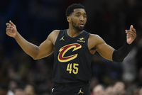 再加把劲儿！米切尔半场首发17分钟 13中6&amp;三分4中1砍16分2板