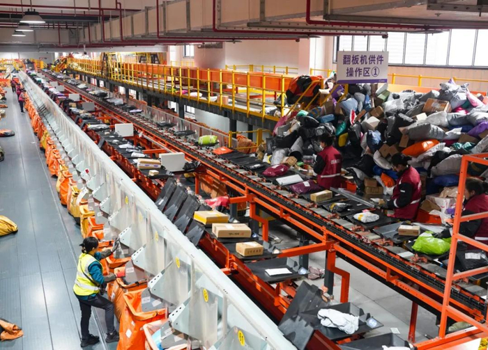 沙河市圆通速递冀南智创园分拣车间。受访单位提供