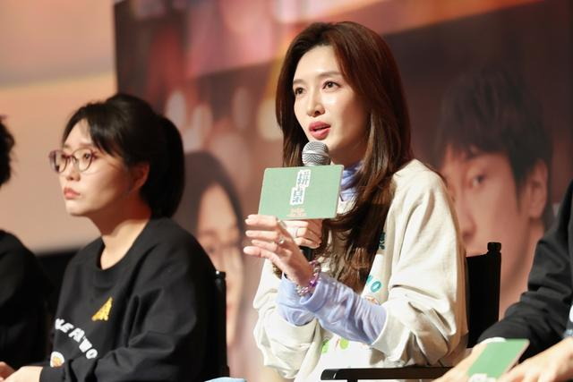 江疏影，赖鑫琳摄