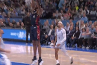 探囊取物！施罗德送吊传 莫布里接球转身空篮扣进打停魔术