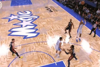 冲太凶！莫布里扑防点腕送班凯罗三分犯规 本场第二次送三分犯规