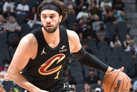 骑士主场迎战独行侠！队记：斯特鲁斯可能在下周一迎来赛季首秀