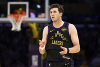 里夫斯：湖人队内相互开始有责任意识 大家不再双手一摊或装可怜