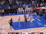 翻江倒海！莫布里拼下前场篮板直接隔扣&强攻篮下打成2+1