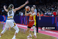 传球还不错！张曼曼4中2&amp;三分3中1拿到7分 送出5助攻且没有失误