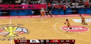 要攻得更坚决！杨舒予前场接球命中追身三分球