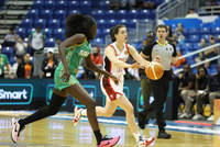 克拉克美国女篮首秀替补砍17分12助 一数据仅次于王思雨排历史第2