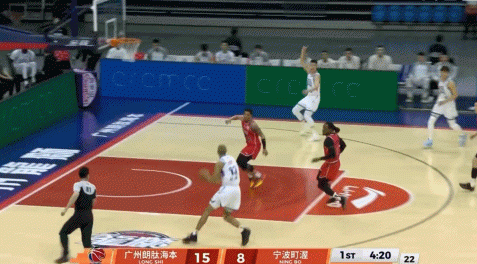 广东旧将！贝兹利快攻滑翔双手脆扣 拿下重返CBA首分