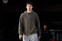 造访丹佛高原！火箭众将穿搭：申京毛衣工装裤很时尚 KD仍一身黑