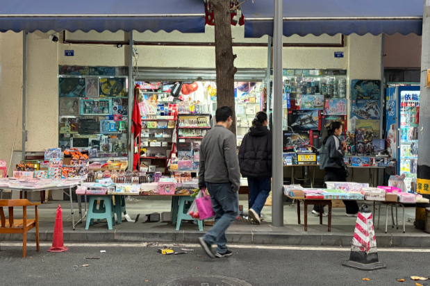 ▲文具店将书皮单独摆出